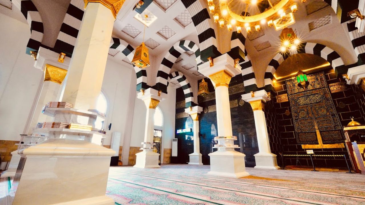 Masjid Ar Rahman Blitar, Ruang Ibadah dan Ikon Kebanggaan Kota