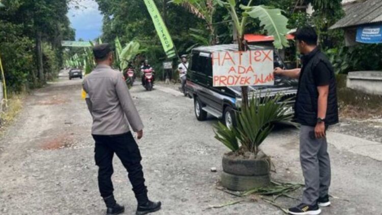 Banyak Jalan Rusak di Blitar, Bupati Rijanto Hanya Bisa Salahkan APBD Lama Tanpa Bertindak