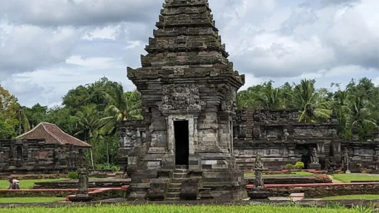 Tiket Masuk Candi Penataran Blitar: Wisata Sejarah yang Terjangkau