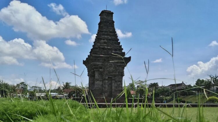 Jarak dan Cara Mudah Menuju Candi Penataran dari Stasiun Blitar