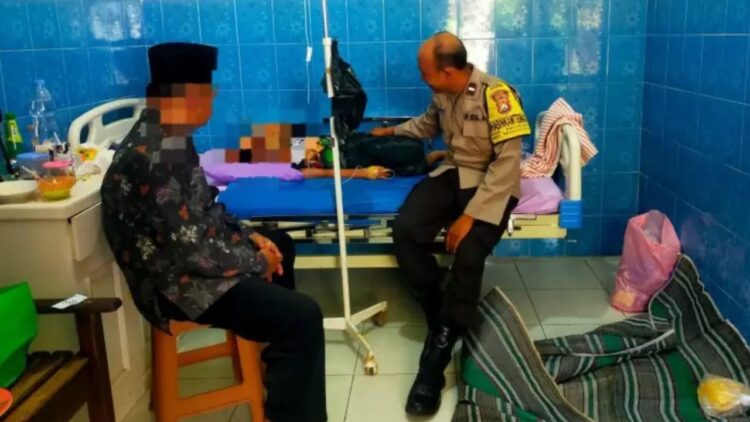 Diduga Keracunan Makanan, Puluhan Jemaah Yasinan di Blitar Jalani Perawatan