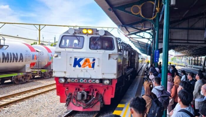 Daftar Stasiun Kereta Api di Wilayah Blitar yang Masih Beroperasi