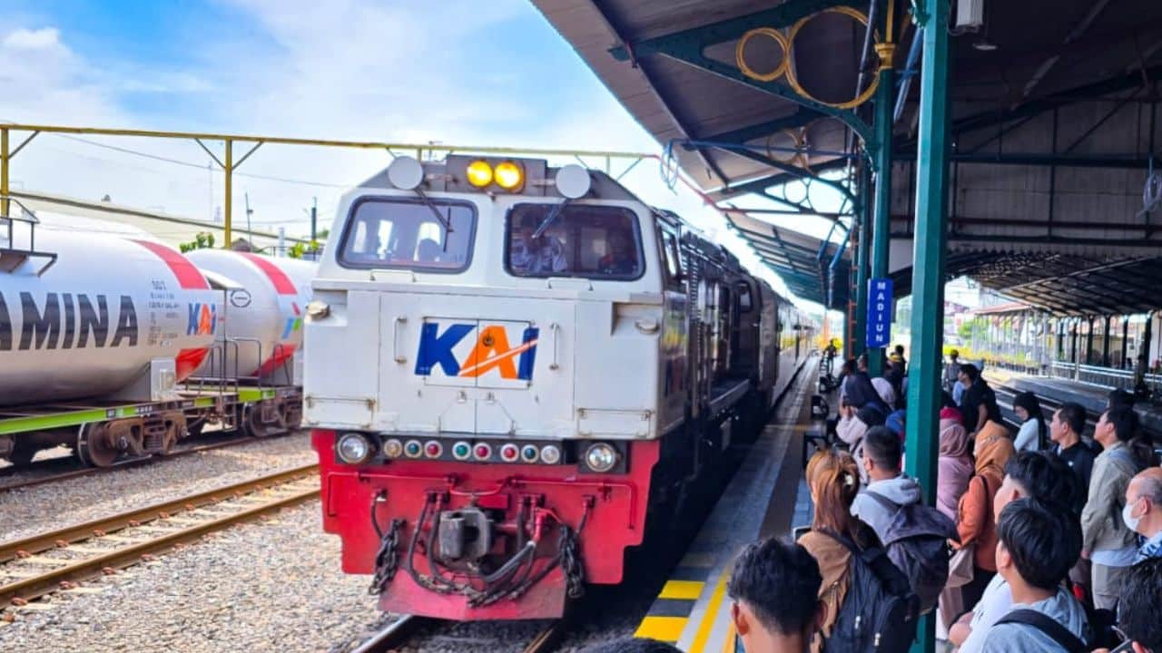 Daftar Stasiun Kereta Api di Wilayah Blitar yang Masih Beroperasi