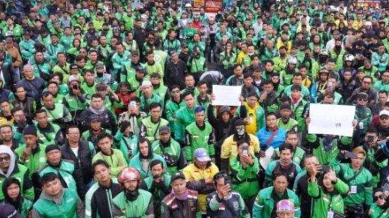 Mogok Massal Transportasi Online: pengemudi Ojol dan Kurir Serukan 5 Tuntutan ke Presiden