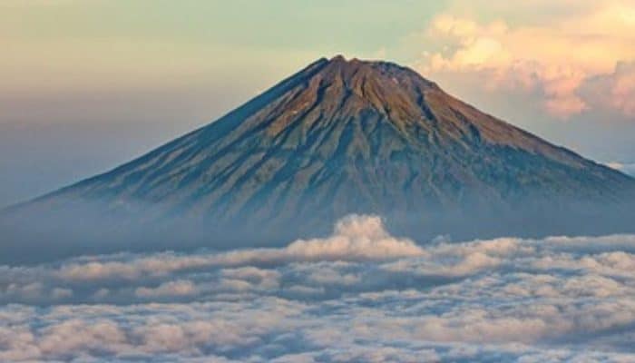PVMBG Imbau Masyarakat Jaga Jarak Aman dari Gunung Semeru Pasca Lima Kali Erupsi