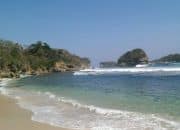 Pesona Pantai Peh Pulo, Surga Pasir Putih yang Belum Tersentuh di Blitar
