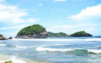 Pantai Peh Pulo, Raja Ampatnya Blitar dengan Keindahan yang Belum Terjamah