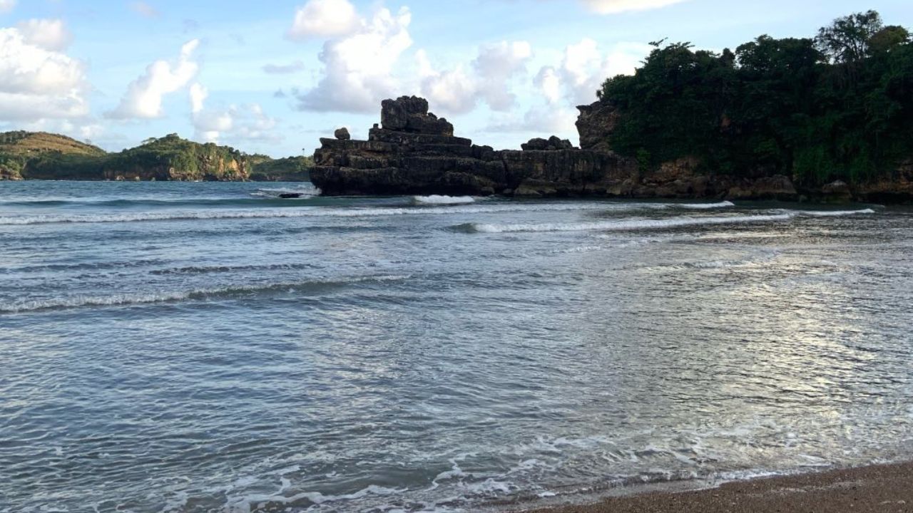 Rekomendasi Pantai Dekat Jalur Lintas Selatan (JLS) Blitar yang Wajib Dikunjungi