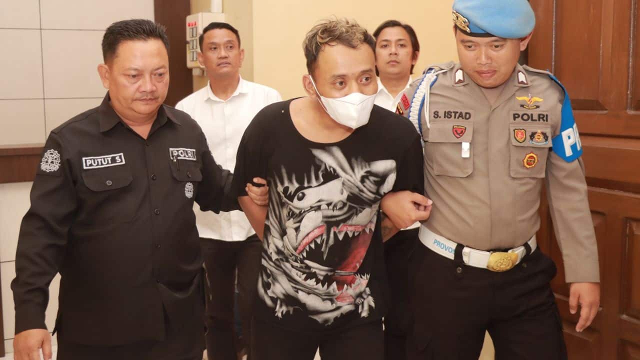 Dibunuh Pacar Gara-gara Cemburu, Jasad Pemadu Lagu Ditemukan di Pinggir Jalan Blirar