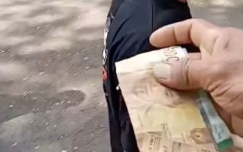 Viral Video Sopir Minibus Keluhkan Tarif Parkir di Wisata Religi Masjid Ar-Rahman Blitar