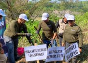 Jurnalis Blitar Gelar Aksi Tanam Pohon di Atas Tambang Pasir