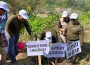 Jurnalis Blitar Tanam 50 Bibit di Atas Lokasi Tambang Pasir