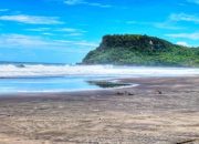 Pantai Pasur, Mutiara Pasir Hitam di Ujung Barat Blitar
