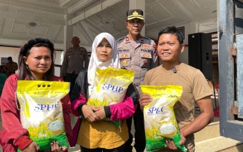 Polres Blitar Dukung Gerakan Pangan Murah, Salurkan Beras SPHP ke Warga Kabupaten Blitar