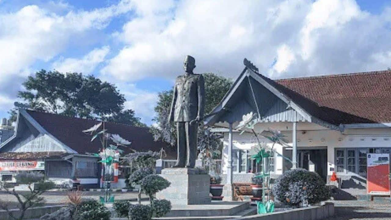 Istana Gebang Blitar: Lokasi Strategis dan Aksesibilitas bagi Wisatawan