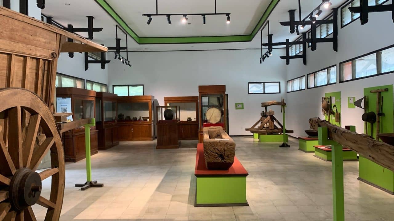 Lebih dari Sekadar Arca: Mengintip Keberagaman Koleksi Museum Penataran Blitar